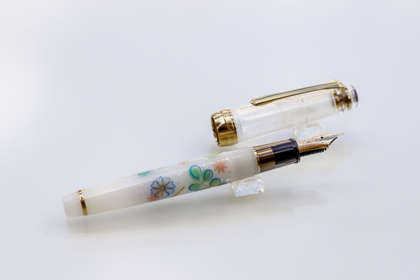 加賀印刷蒔絵が施された日本製14金ペン先の美しい万年筆