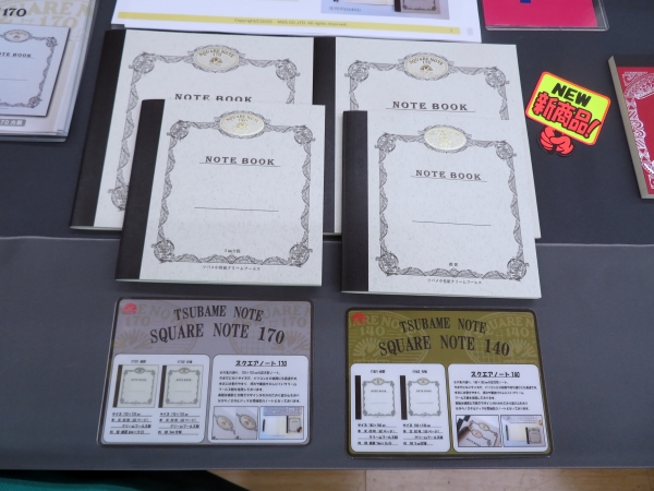 ツバメノートから小さなサイズのスクエアノート登場！140横罫／140方眼。本文にはクリームフールス紙を使っているので目に優しい色合い