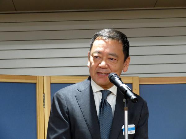 豊田栄一新社長は「この文業界のポテンシャルはこんなもんじゃない。まだ良さを知られていない文具もある。卸としてその情報を発信し、この分野に関してはナンバーワン目指していきたい」と述べた。