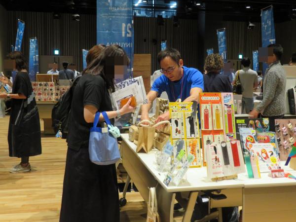 文具メーカーベロス株式会社は、金属文具の研究・開発・製造をする。画鋲・クリップ・ピン・マグネット類などオフィスや学校などの必需品を中心に各種機能を搭載しカラーリングも豊富に展開しています