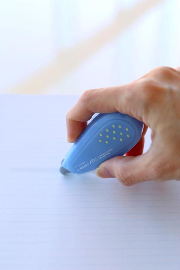 『モノエアーつめ替えタイプ 限定ミルクグラス』ミルクブルー