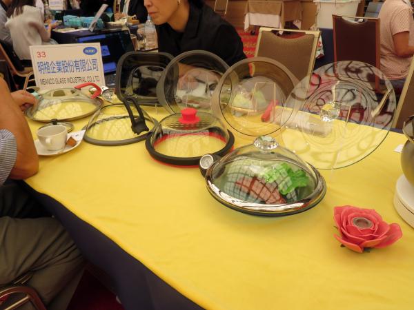 通気口付き防油はね電子レンジ用ガラスカバー（握りやすいハンドル付）100％食品グレードの強化ガラス＆BPAフリーシリコン縁　　明格企業股份有限公司