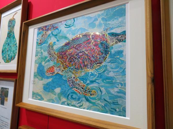アートポスターの新たな魅力を創造する印刷技法　Creative Works Printは、アーティストの感性と最先端の印刷技術のコラボレーションにより誕生しました。アートプロジェクト「Art Touch」　デザインフィル