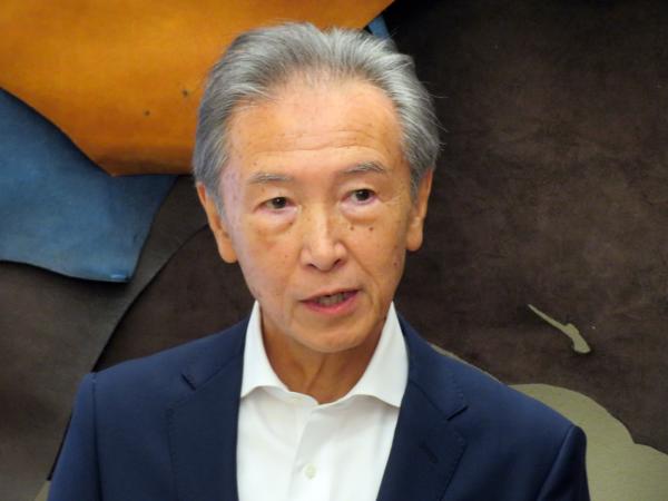 会田一郎会長は「プロッターは、想像する人のためのツール。想像力をかき立て、自身の価値観を形にするための道具。プロッターとは、シンプルモダンにデザインされた五感を刺激する本物素材。思考を整理し、アイデアを練り、日々の記録を残すもの。人生を豊かにする核という行為を支えるもの。それがプロッターの本質です」と述べた。