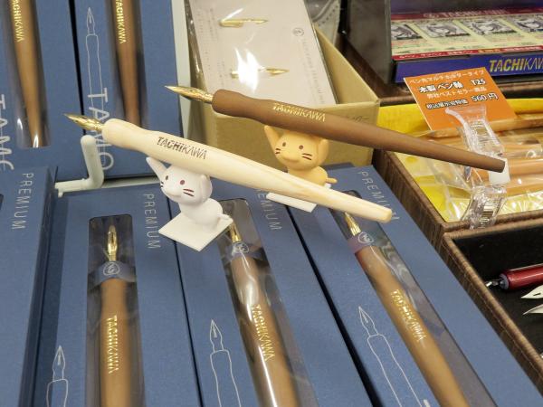 「書く」を楽しむ、大人のための一本。木のぬくもりが手に馴染むプレミアムペン軸「タチカワ プレミアムフリーペン軸　ＴＡＭＯ」ナチュラル、ショコラの全２種　立川ピン製作所