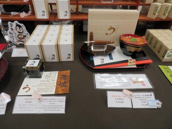 大ぶりな蒲焼きを楽しめる!？蒲焼きのタレの艶を表現した偏光ゴールドパール軸に21K超大型ペン先を搭載した「KABAYAKI KOP」　BUNGUBOX