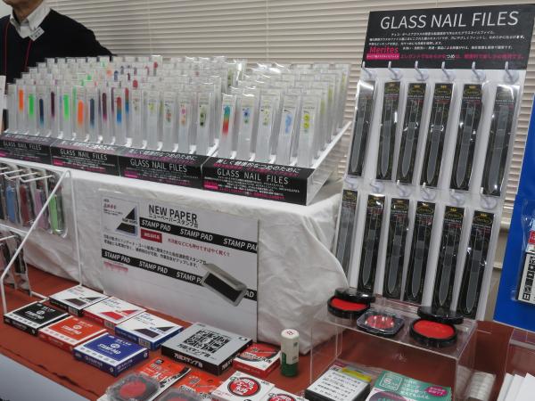 インバウンドや看護士から人気の高い！爪のお洒落に、携帯できる「チェコ製グラスネイルファイル」新朝日コーポレーション