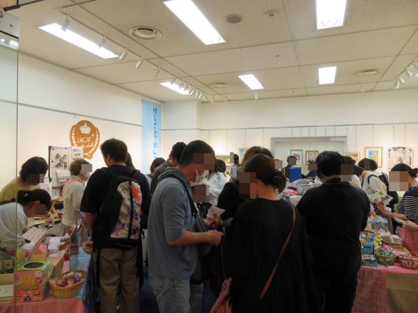 初日のオープンから大盛況！「第15回　けしごむ・はんこ・てん」会場