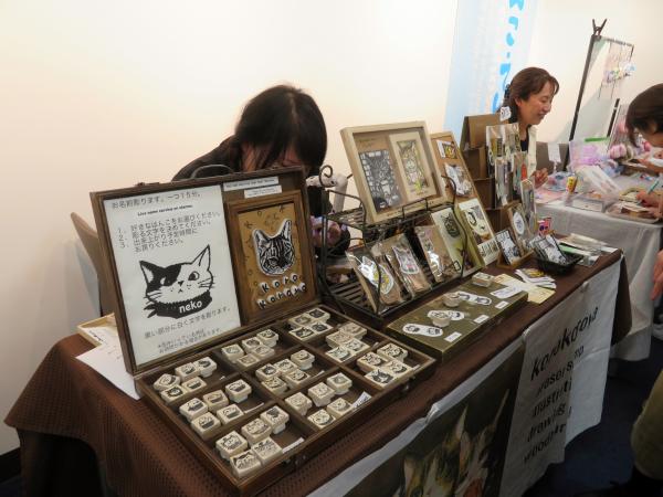 コロコロ屋さん　実演販売コーナー　ネコのデザインがステキ！