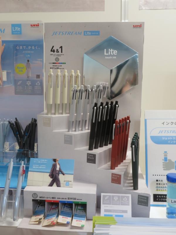 『JETSTREAM Lite touch ink（ジェットストリーム ライトタッチインク）』搭載モデル多機能ペン 4＆1 新軸デビュー　三菱鉛筆